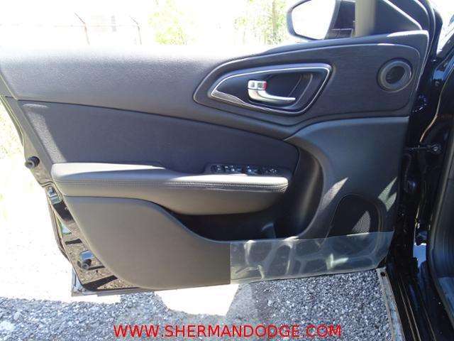 2017 Chrysler 200 LX 4dr Sedan